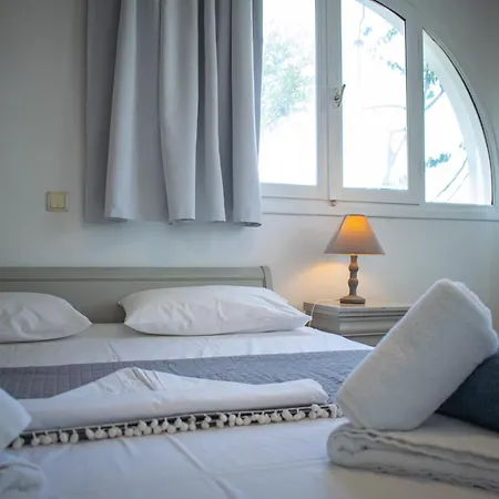 Acres Paros איה איריני פארוס